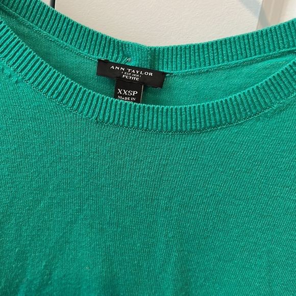 Ann Taylor, XXSP, Green Casual/Work Warm Blouse, Dry cleaned. - Picture 2 of 4
